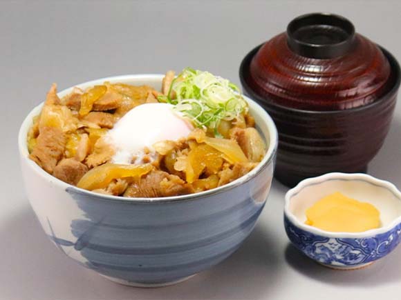 豚玉丼（味噌汁　香の物付）